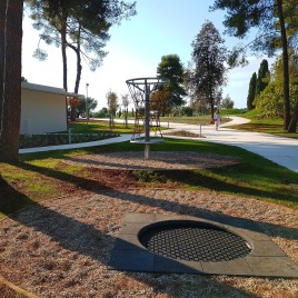 Spielplatz-Trampolin Kids Tramp "Playground Loop XL"