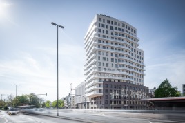 Wohnturm und Vier-⭐⭐⭐⭐-Hotel