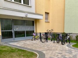 Fahrradabstellmöglichkeiten vor Wohnhäusern