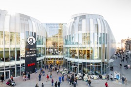 Brandrauchentlüftung im Vergleich - denn Notausgänge sind nutzlos, wenn Flüchtende sie nicht sehen oder aus zunehmender Atemnot nicht erreichen können.