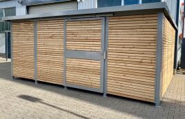Geräteschuppen aus Metall und Holz