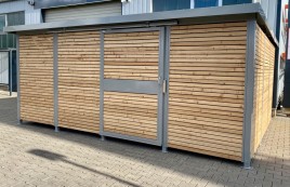 Geräteschuppen aus Metall und Holz