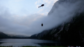 Schacht per Helikopter gesetzt