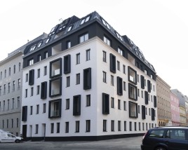 Dachgeschossausbau mit Sonderlösungen: Wiener Zinshaus-Charme mit mehr Tageslicht