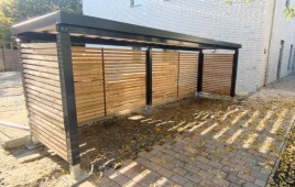 Moderne Kinderwagenüberdachung aus Metall