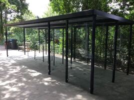 Raucher- & Fahrradüberdachung aus Metall & Glas