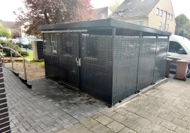 Müllcontainereinhausung mit Grünbedachung
