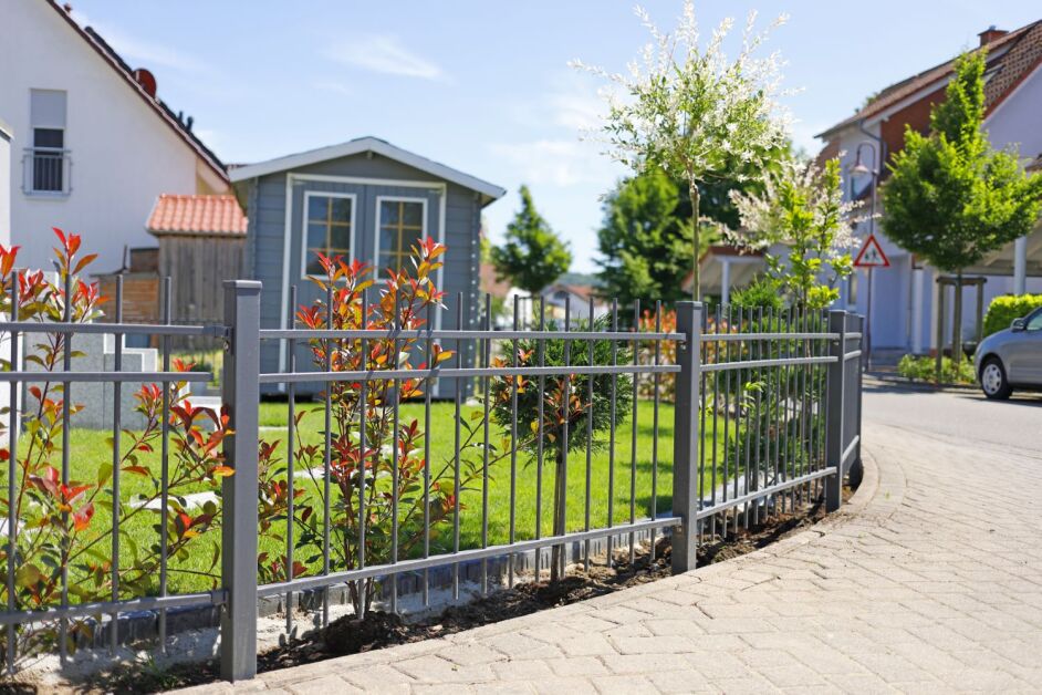 Elegant, ästhetisch und robust RANKO DesignZaun Garda Bauspot.de