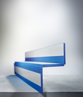 Schöck Tronsole®. Sichere Trittschalldämmung von Treppen ist blau.