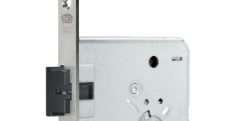 Mit der BKS Flüsterfalle schließt die Tür beinahe geräuschlos