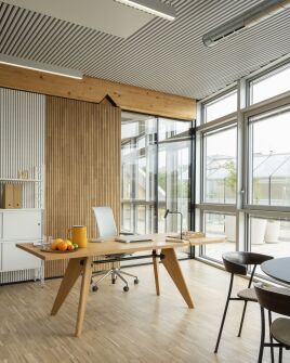 Identifikationsort Office, mit Holz in Szene gesetzt