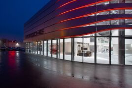 Vario Geräte aus der Commercial Line lüften ein großes Autohaus