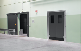 Pendeltüren aus Polyethylen (PE) und Edelstahl