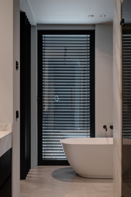 Elegantes Wohnhaus mit edlen Raffstoren
