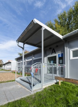 Temporäres Schulgebäude für 90 Schüler