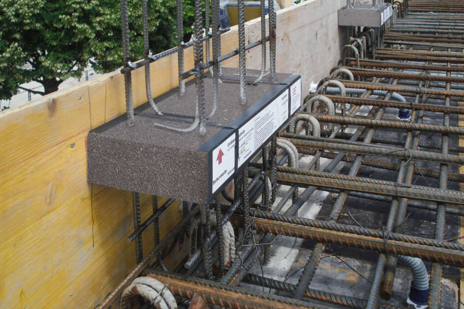 So geht's: Attika-Elemente thermisch trennen - Bauspot.de