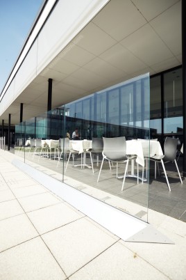Windschutzwand aus Glas