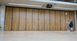 Referenz: 4000kg schwere Trennwand für Gründerinnovationszentrum München.