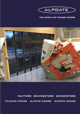 Referenz: Schiebefalttor für Kletterhalle