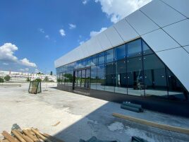 Referenz: Ansprechendes Falttor für AUDI Heilbronn.