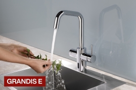 Küchenarmatur GRANDIS E: Kombinierte Auslösung für Hygiene und Komfort