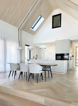Klare Innenarchitektur mit einem Hauch von Natur
