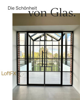 Doppelte Lofttüren mit Seitenelementen: Eleganz im Großformat