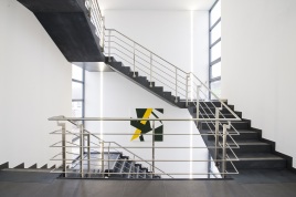 Stabile Eleganz: Die Vielseitigkeit und Ästhetik von Betonfertigteiltreppen