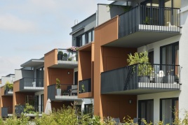 Effiziente Eleganz im Außenbereich: Betonfertigteilbalkone als architektonisches Highlight