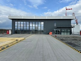 Schiebefalttor für Hubschrauberhangar.