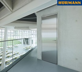 Vollständige Flächenbündigkeit für harmonische Türansicht