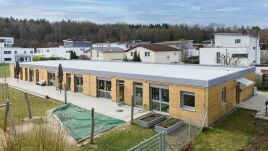 Modulare Kindertagesstätte mit Holzfassade