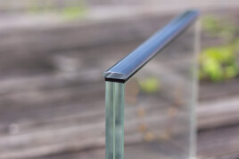 Optimaler Kantenschutz für Glasgeländer 💪