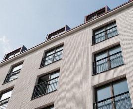 Seilbahnen an der Fassade