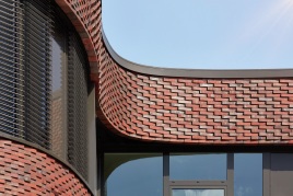 Dynamische Fassade bei „Snake“: WAREMA Referenz
