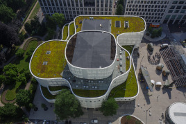 Düsseldorfer Schauspielhaus setzt mit Optigrün auf grüne Dächer.