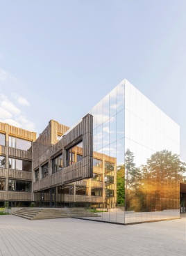 Schulsanierung Gymnasium Neustadt a.d.W.: WAREMA Referenz