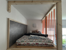 Entspannter Schlaf: Die EGGER DecoWall im Rovigo Beton Design