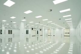 DYNAMICROLL Clean Room Serie – Das Schnelllauftor für höchste Hygienestandards in sensiblen Umgebungen.