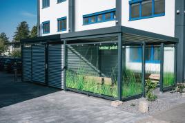 Raucherüberdachung mit Abstellraum