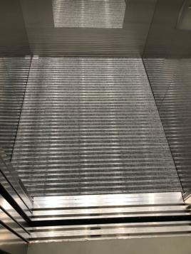Schmutzschleuse im Fahrstuhl