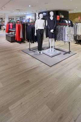 Mit Vinylboden - Makeover im Ladenbau