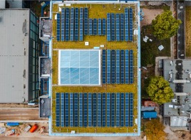 Ein Optigrün Solargründach auf dem neuen Gebäude der Universität Twente - ein Dach der Zukunft mit doppeltem Nutzen.