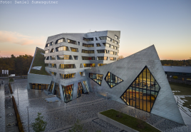 Zentralgebäude auf dem Campus der Leuphana Universität Lüneburg