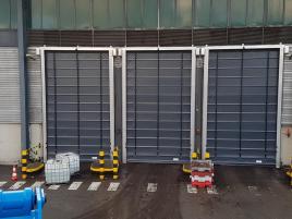 FALTTOR PACK® – Das windbeständige Hochgeschwindigkeits-Falttor für industrielle Anwendungen.