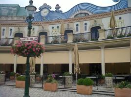 Sonnenschutz mit Stil im Eisvogel Café beim Wiener Riesenrad