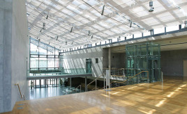 Licht, Raum, Atmosphäre – Maßgeschneiderte Beschattung für die Stadthalle Tuttlingen