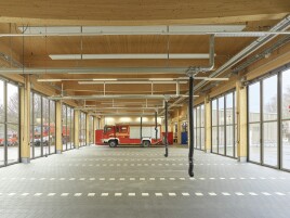 Neuer Schliff für Feuerwehrarchitektur: ALPGATE Feuerwehrtore – wo Design auf Technik trifft.