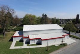 Temporäre Sporthalle in Kombination mit Modulbau
