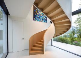 Moderne Treppenbaukunst mit reizvoller Natürlichkeit